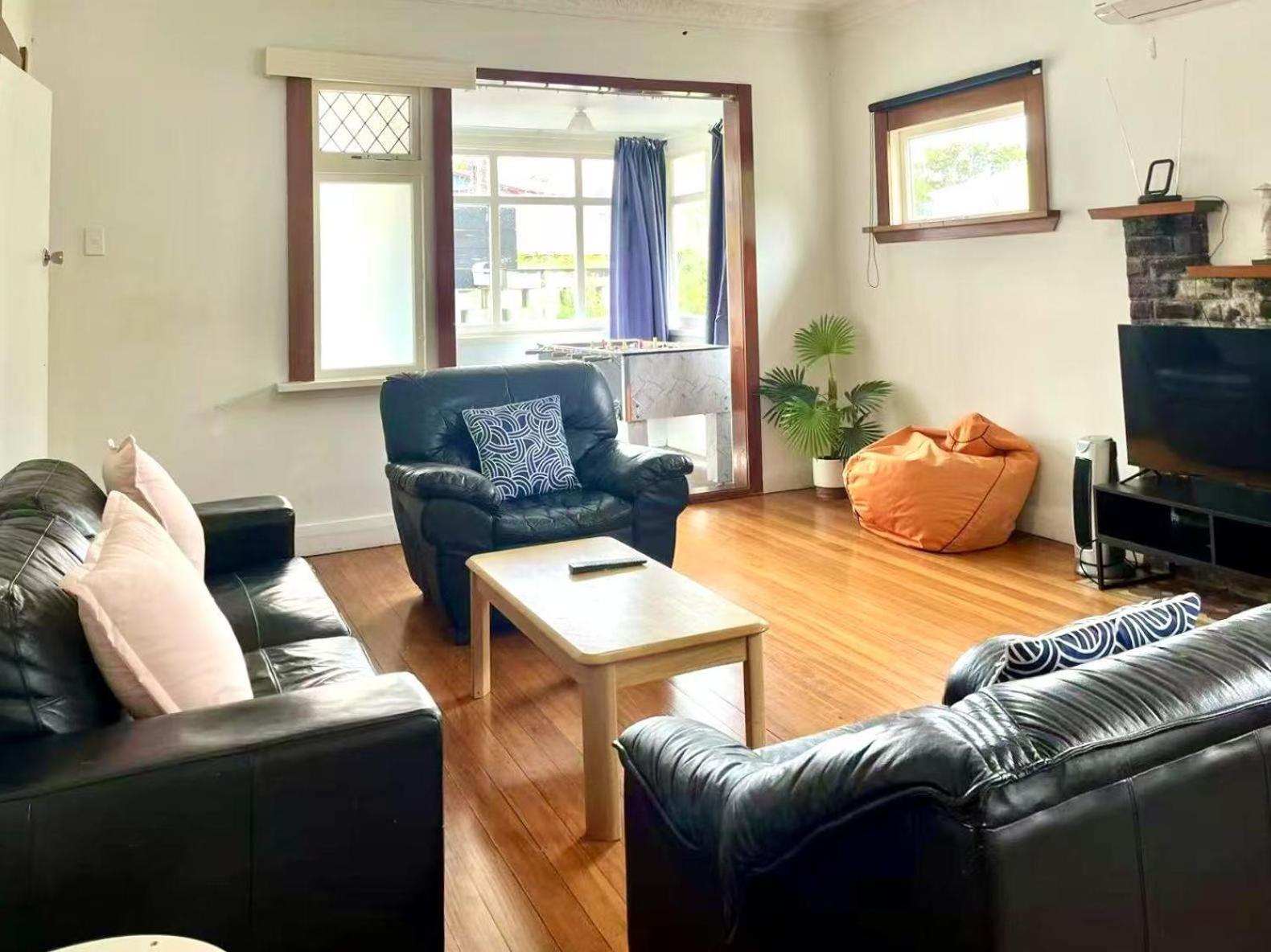 Spacious Retreat Near Ferry & Mall Wellington Exterior photo